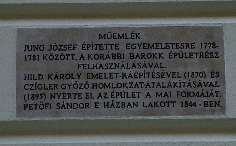Petőfi Sándor emléktáblája egykori lakóházán