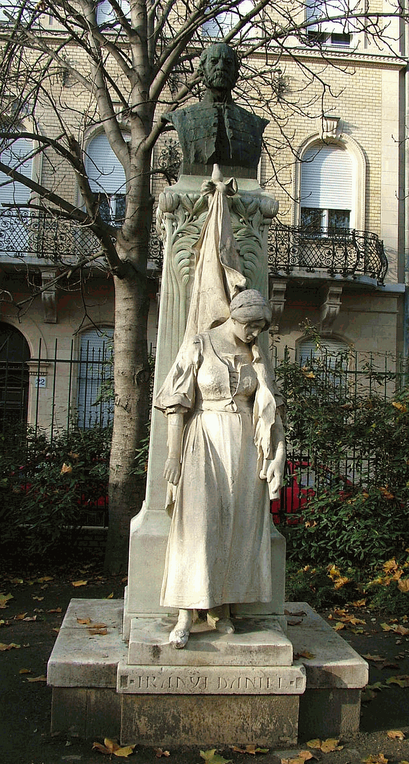 Irányi Dániel szobra a Károlyi kertben