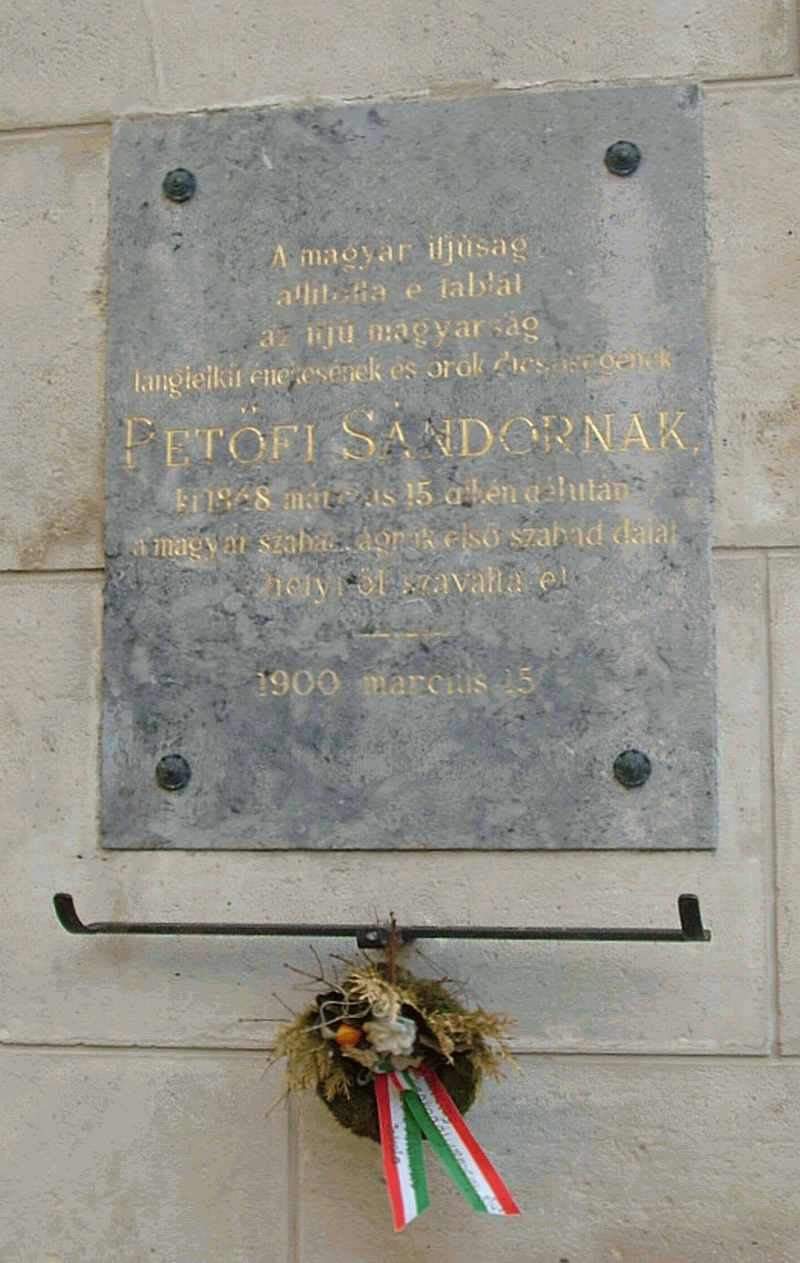 Petőfi Sándor emléktáblája a Nemzeti Múzeum lépcsőjén