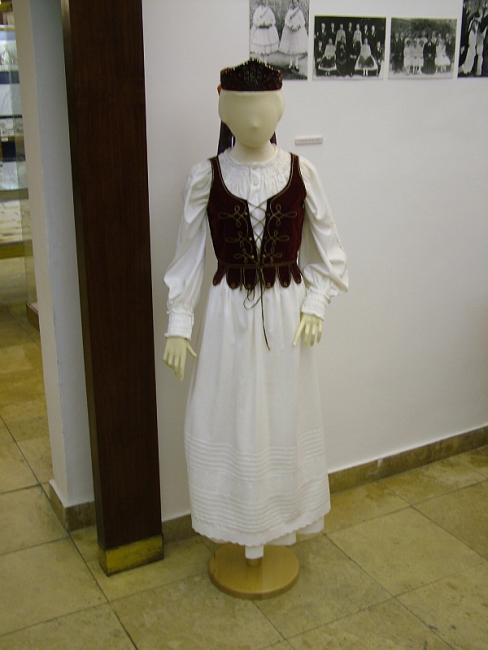Konfirmációi ruha a Barcaságból